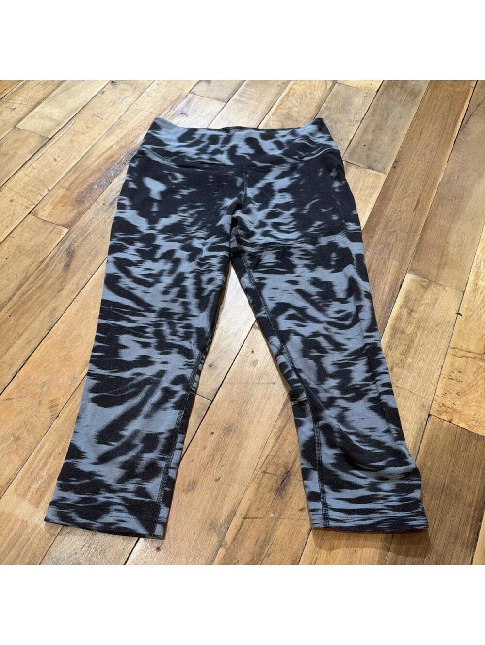Nike Women's Grey and Multi Legging
